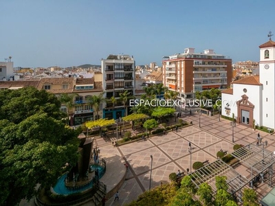 Alquiler ático con 6 habitaciones con ascensor, calefacción y aire acondicionado en Fuengirola