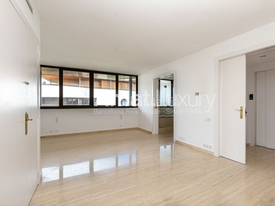 Alquiler casa adosada con 6 habitaciones con parking, piscina, calefacción, aire acondicionado y jardín en Esplugues de Llobregat