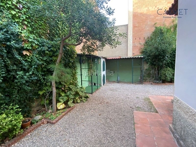 Alquiler casa con jardin en el centro con 7 hab. y 2 baños en Sant Feliu de Llobregat