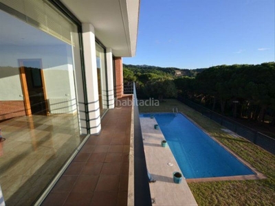 Alquiler casa de lujo con vistas espectaculares, 5 hab, piscina , parcela 800m2 en Sant Pol de Mar