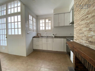 Alquiler piso bajos de 2 hab y 1 baño con patio, sala sótano y lavadero con terraza en Sant Feliu de Llobregat