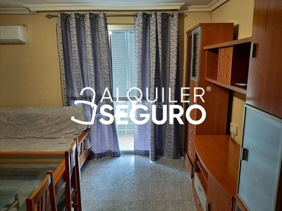 Alquiler piso c/ ciudad de chiva en Parque Alcosa Sevilla