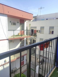 Alquiler piso con 2 habitaciones con aire acondicionado en Sevilla