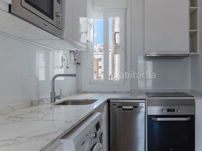 Alquiler piso con 2 habitaciones con calefacción y aire acondicionado en Barcelona