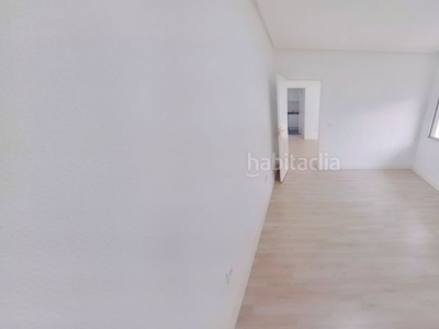 Alquiler piso con 2 habitaciones en Los Rosales Madrid