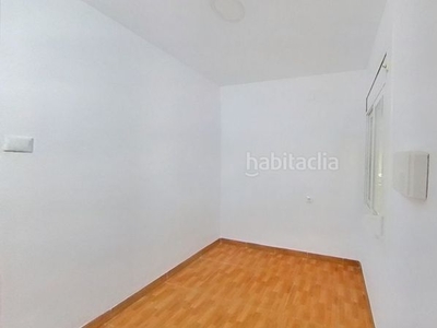 Alquiler piso con 3 habitaciones con calefacción en Sant Boi de Llobregat