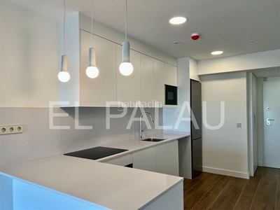 Alquiler piso con ascensor, parking, piscina, calefacción y aire acondicionado en Valencia