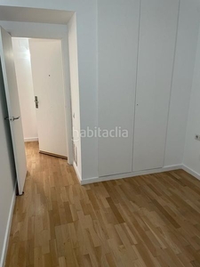 Alquiler piso en alquiler de 2 habitaciones con parking y trastero junto estación renfe centro en Sabadell