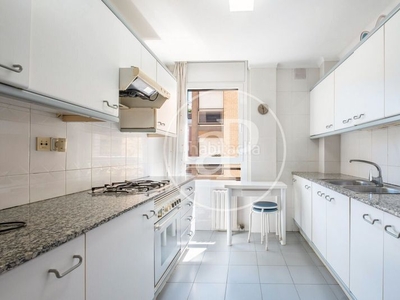 Alquiler piso en alquiler de tres habitaciones dobles en vila de gracia en Barcelona