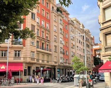 Alquiler piso en carrer del tenor viñas 3 piso con 3 habitaciones con ascensor, calefacción y aire acondicionado en Barcelona