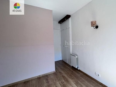 Alquiler piso en cerdanyola de 4 habitaciones 2 baños, piscina comunitaria y 2 plazas de aparcamiento en Cerdanyola del Vallès