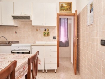 Alquiler piso en sevilla 3 piso con 2 habitaciones amueblado con calefacción y aire acondicionado en Málaga