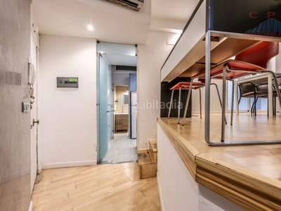 Alquiler piso magnífico y luminoso piso amueblado de 55 m2, 2 dormitorios; y terraza; próximo al metro Sol en Madrid