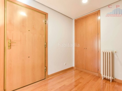 Alquiler piso magnífico y luminoso piso sin amueblar, de 208 m2, y 4 dormitorios; próximo al metro Argüelles en Madrid