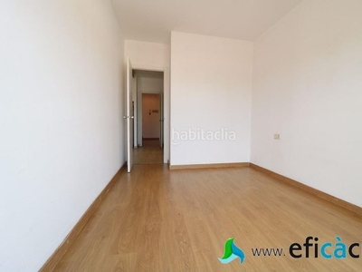 Alquiler piso muy luminoso de 2 hab con balcón al lado renfe centro en Sabadell