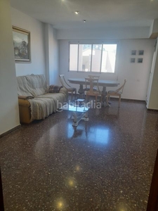 Alquiler piso se alquila piso de 4 habitaciones y 2 baños, exterior y balcon,amueblado con electrodomesticos. en Valencia