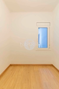 Alquiler piso tres dormitorios en la taxonera en Carmel Barcelona