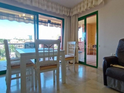 Apartamento con 2 habitaciones amueblado con ascensor, parking y aire acondicionado en Fuengirola
