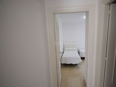 Apartamento con 3 habitaciones amueblado con parking, piscina y aire acondicionado en Marbella
