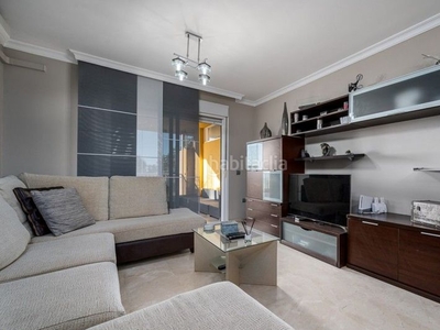Apartamento esquinero de dos dormitorios con impresionantes vistas en Fuengirola
