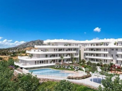 Ático con 2 habitaciones con ascensor, parking, aire acondicionado y vistas al mar en Fuengirola
