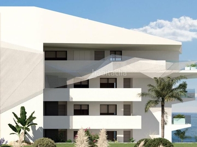 Ático con 3 habitaciones con ascensor, parking, aire acondicionado y vistas al mar en Benalmádena