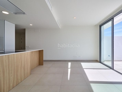 Ático de 2 dormitorios y 2 baños con espectaculares vistas al mar y campo de golf. obra nueva en Mijas