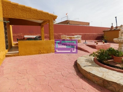 Chalet finca con 2 chalets independientes más casa prefabricada en parcela de 1.258m2, con piscina propia en Illescas