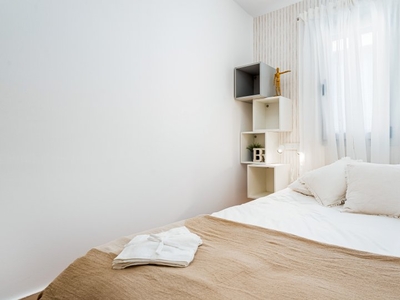 ¡Habitaciones en alquiler en un apartamento de 5 habitaciones en Barcelona!