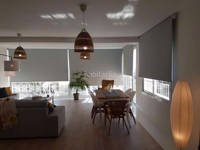 Piso con 2 habitaciones con calefacción, aire acondicionado y vistas al mar en Málaga