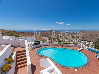 Villa for sale in Teguise