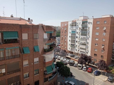 Alquiler Piso Badajoz. Piso de cuatro habitaciones Buen estado sexta planta