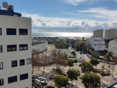 Alquiler Piso en Avenida del Puerto. Estepona. Buen estado novena planta plaza de aparcamiento calefacción central