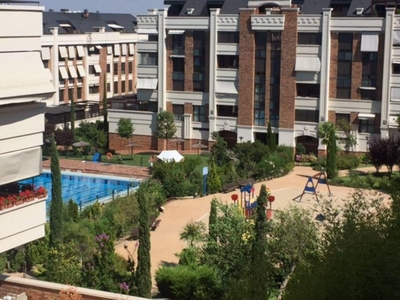 Alquiler Piso Majadahonda. Piso de cuatro habitaciones Segunda planta con terraza