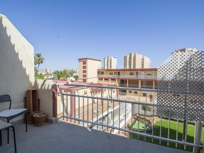 Alquiler Piso Torremolinos. Piso de dos habitaciones en Avenida de Benyamina. Primera planta con terraza