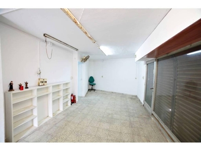 Local comercial Calle Garrofer Cornellà de Llobregat Ref. 92752561 - Indomio.es