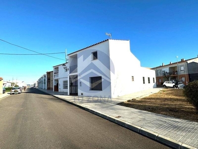 Venta Casa adosada Badajoz. Buen estado 289 m²