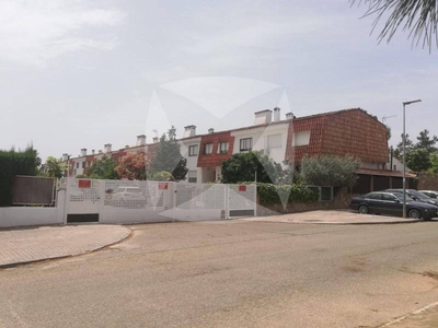 Venta Casa adosada Badajoz. Buen estado calefacción individual 126 m²