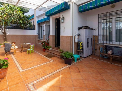 Venta Casa adosada Badajoz. Con terraza 145 m²