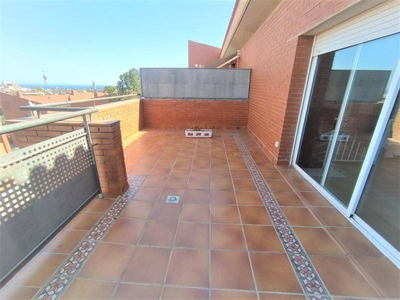 Venta Casa adosada Badalona. Buen estado 241 m²