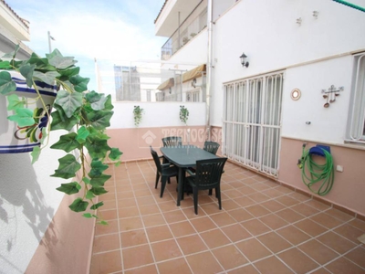 Venta Casa adosada Churriana de La Vega. Plaza de aparcamiento con terraza calefacción central 232 m²