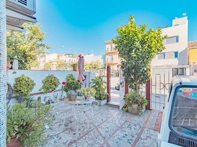 Venta Casa adosada en Andres Segovia Granada. Con balcón 110 m²