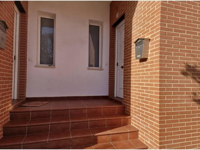 Venta Casa adosada en Avenida De los Colonos Badajoz. Buen estado con terraza 118 m²