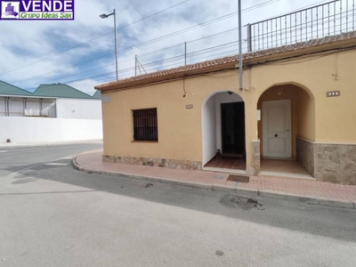 Venta Casa adosada en Avenida Villena Salinas. Buen estado con terraza 112 m²