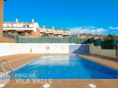 Venta Casa adosada en c del cadí Caldes de Montbui. Con terraza 182 m²