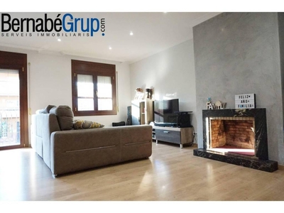 Venta Casa adosada en Calle Granada La Roca del Vallès. Buen estado con terraza 226 m²