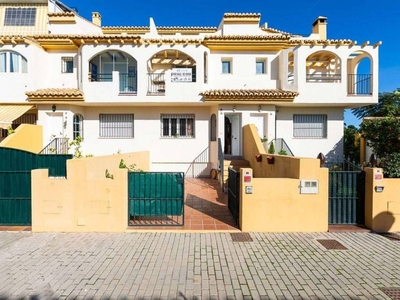 Venta Casa adosada en Calle Madrid Marbella. A reformar plaza de aparcamiento 97 m²