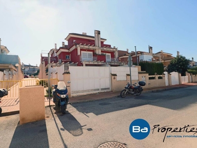 Venta Casa adosada en Calle Monte de Santa Pola Santa Pola. Buen estado con terraza 250 m²