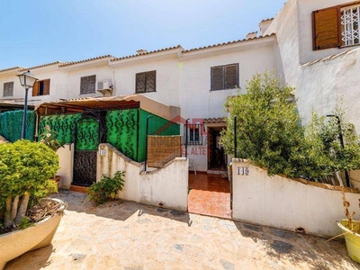 Venta Casa adosada en Calle Monte de Santa Pola Santa Pola. Muy buen estado plaza de aparcamiento con balcón 97 m²