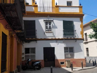 Venta Casa adosada en Calle Pescadores Sevilla. Buen estado con terraza 147 m²